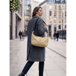 Urbaner Umhängetasche aus wasserabweisendem Nylon mit verstellbarem Gurt farbe khaki Stimmungsbild 2 dritte Ansicht