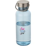 Trinkflasche aus recyceltem Kunststoff mit Edelstahl-Schraubverschluss und Tragegriff, 600 ml farbe hellblau Ansicht mit Tampondruck