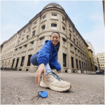 Bluetooth-Tracker mit Signalton, wasser- und staubgeschützt Chipolo farbe blau Lifestyle-Bild