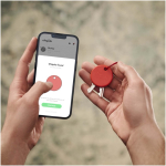 Bluetooth-Tracker mit Signalton, wasser- und staubgeschützt Chipolo farbe rot Lifestyle-Bild