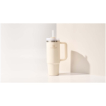 Stanley Thermobecher 890 ml mit Drehdeckel und wiederverwendbarem Trinkhalm farbe beige Lifestyle-Bild 2