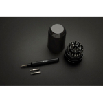 Multifunktions-Schraubendreher-Set aus Aluminium 31-in-1 GearX farbe schwarz Lifestyle-Bild