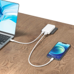 Ultraflaches Ladegerät mit Reiseadaptern und USB-C 65W farbe weiß Lifestyle-Bild