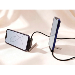 USB-C-auf-USB-C-Ladekabel mit verstellbarem Handyhalter 65W farbe schwarz Lifestyle-Bild