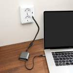 Einziehbares USB-C-auf-USB-C-Ladekabel 120 cm 16 Pins 100 W farbe grau Lifestyle-Bild