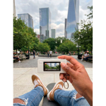 Sofortbildkamera im Schlüsselanhänger-Design mit Farbdisplay und USB-C 720P farbe weiß Lifestyle-Bild 3