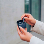 Kabellose Bluetooth-6.0-Kopfhörer mit Touch-Steuerung, 30 mAh farbe blau Lifestyle-Bild 2