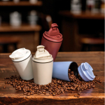 Thermobecher aus Kunststoff für Kaffee mit tropfsicherem Deckel 220 ml farbe schwarz Lifestyle-Bild