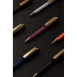 Ergonomischer Dreikant-Kugelschreiber mit Soft-Touch, blaue Tinte farbe grün Lifestyle-Bild