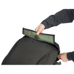 Minimalistischer Rucksack mit magnetischer Klappe für 16”-Laptop Thule Paramount farbe schwarz dritte Ansicht
