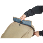 Minimalistischer Rucksack mit magnetischer Klappe für 16”-Laptop Thule Paramount farbe beige dritte Ansicht