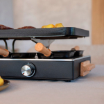 Tischraclette mit wendbarer Antihaftplatte Boska farbe schwarz Lifestyle-Bild 4