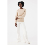 Unisex-Sweatshirt aus Fleece mit Rundhalsausschnitt in Modern Fit, 340 g/m², Iqoniq Torla farbe camel Ansicht mit Modell