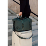 Leichte Reisetasche mit Reißverschluss, 36,5 l farbe grün Lifestyle-Bild 2