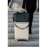 Leichte Reisetasche mit Reißverschluss, 36,5 l farbe grün Lifestyle-Bild 3
