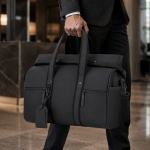 Rolltop-Reisetasche aus Kunstleder mit Trolleyband und Schultergurt
