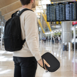 Reise-Organizer aus Kunstleder mit Reißverschluss und RFID-Schutz