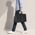 Reiserucksack aus Kunstleder mit 180°-Öffnung, 18 l