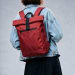 Rolltop-Rucksack aus recyceltem Kunststoff für Laptops bis 15,6Zoll farbe rot Ansicht der Umgebung