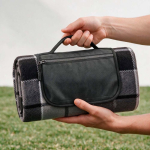 Faltbare Picknickdecke aus recyceltem Polyester mit wasserdichter Unterseite farbe grau Ansicht der Umgebung