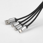 4-in-1-Ladekabel mit Schlüsselanhänger und leuchtendem Logo, 10 W farbe schwarz Detailansicht