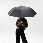 Automatischer sturmfester Regenschirm aus recyceltem Kunststoff, Ø 101 cm farbe schwarz Ansicht der Umgebung