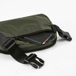 Wasserabweisende Bauchtasche aus recyceltem Nylon mit Rückfach, 1,5 l farbe dunkelgrün Detailansicht