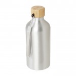 Flasche aus recyceltem Aluminium mit Bambusdeckel, 500 ml farbe silber