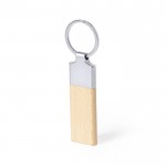 Gravierter Schlüsselanhänger aus Metall und Holz Farbe natürliche farbe zweite Detailbild