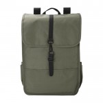 Rucksack aus RPET mit 2 Seitentaschen und Schnallenriemen farbe grün erste Ansicht
