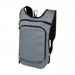 Rucksack ist aus 100% GRS recyceltem und wasserabweisendem Stoff, Farbe Grau