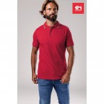 Poloshirt aus Baumwolle 210 g/m2 bedrucken Farbe rot Lifestyle-Bild