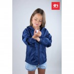 Regenjacke für Kinder 65 g/m2 als Werbeartikel Farbe blau Lifestyle-Bild