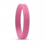 Armband bedrucken lassen, Farbe rosa, Logo mit Flachrelief drucken