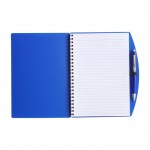 Notizbuch mit Hardcover und Stift, linierte A5-Blätter farbe blau dritte Ansicht