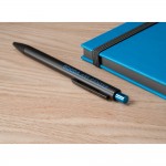 Kugelschreiber aus Aluminium mit farbigem Druckknopf Stimmungsbild