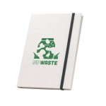 Notizbuch aus recyceltem Milchkarton u. elastischem Band, A5 farbe schwarz Ansicht mit Logo 1