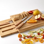 Bambusbrett mit verschiebbarem Tablett und 3 Küchenmessern farbe natürliche farbe Ansicht der Umgebung