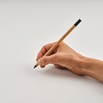 Infinity-Bleistift mit Bambuskörper und Radiergummi am Ende farbe natürliche farbe dritte Ansicht