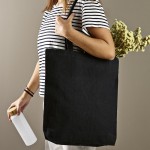 Einkaufstasche u.a. aus recycelter Baumwolle, 220 g/m2 farbe schwarz Ansicht der Umgebung