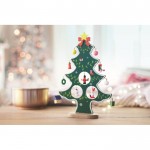 Kleiner Weihnachtsbaum mit Deko Farbe grün Stimmungsbild 3
