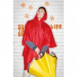 Bedruckte Regenjacke für Firmen Farbe rot Stimmungsbild 3