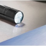 Taschenlampe mit Siebdruck in einer Metallbox Farbe schwarz Stimmungsbild