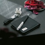 Einschließlich Kugelschreiber, Schlüsselanhänger und Brieftasche Farbe schwarz Stimmungsbild 3