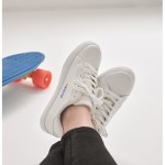 Leichte Sneaker aus Kunstleder mit Gummisohle, Größe 37 Farbe weiß Stimmungsbild 2 zweite Ansicht
