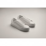 Leichte Sneaker aus Kunstleder mit Gummisohle, Größe 38 Farbe weiß drittes Detailbild