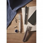 Drehbarer Kugelschreiber aus Stahl mit blauer Tinte und kleinen Funktionen Farbe schwarz Stimmungsbild