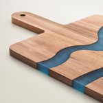 Servierbrett aus Akazienholz mit blauen Epoxidharzdetails Farbe holzton fünftes Detailbild