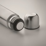Silberne, auslaufsichere Thermoskanne aus recyceltem Edelstahl, 500 ml Farbe mattsilber drittes Detailbild