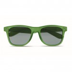 Klassische Sonnenbrille mit recyceltem Gestell Farbe grün erste Ansicht